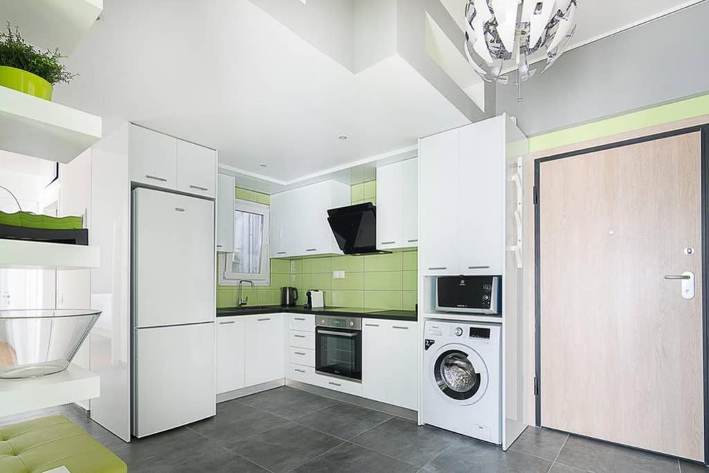 Brand New Stylish 2 Bedroom Apartment เอเธนส์ ภายนอก รูปภาพ