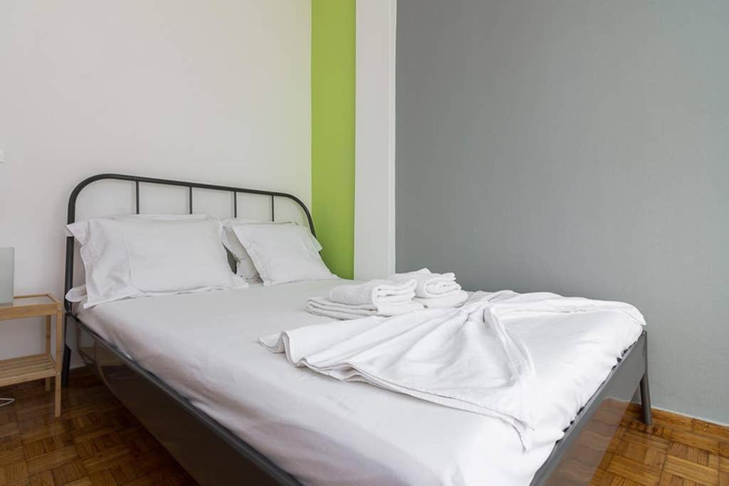 Brand New Stylish 2 Bedroom Apartment เอเธนส์ ภายนอก รูปภาพ
