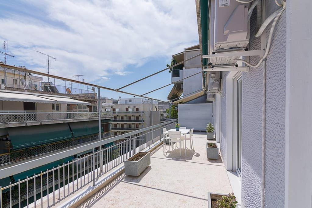 Brand New Stylish 2 Bedroom Apartment เอเธนส์ ภายนอก รูปภาพ