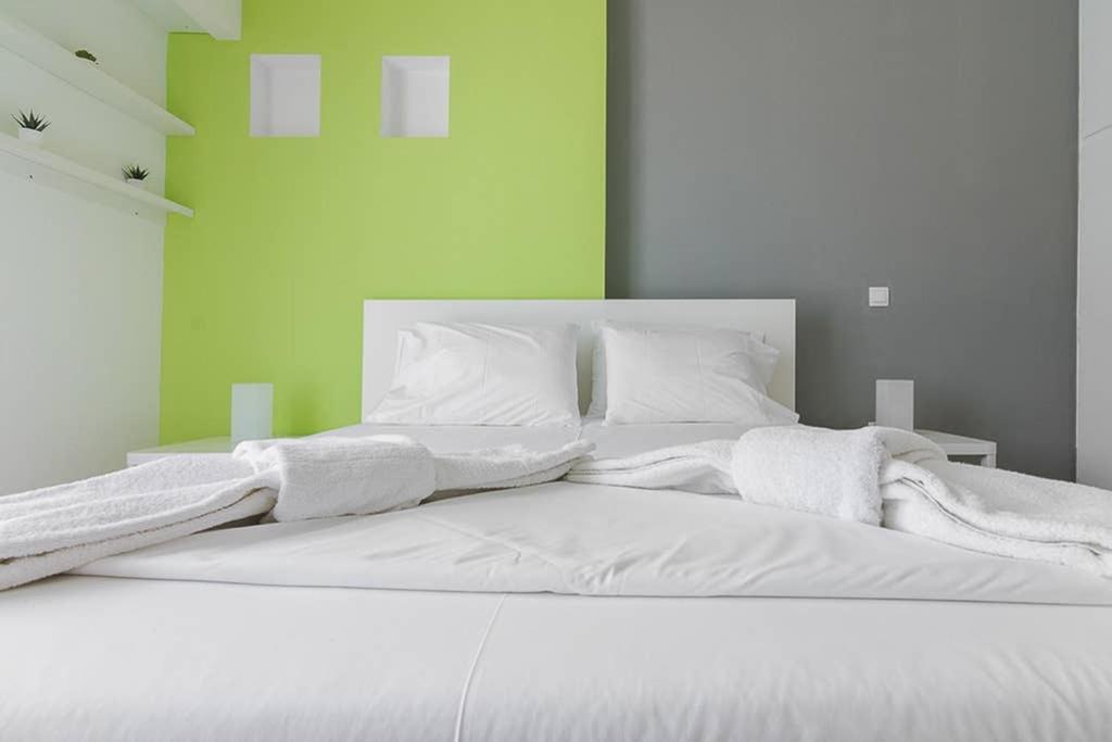 Brand New Stylish 2 Bedroom Apartment เอเธนส์ ภายนอก รูปภาพ