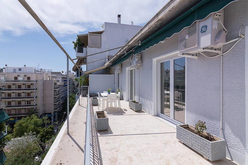 Brand New Stylish 2 Bedroom Apartment เอเธนส์ ภายนอก รูปภาพ